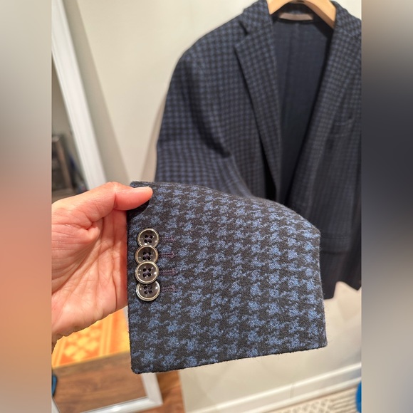 Men's Eleventy navy and black houndstooth blazer, made in Italy. Size 52 - Picture 4 of 8